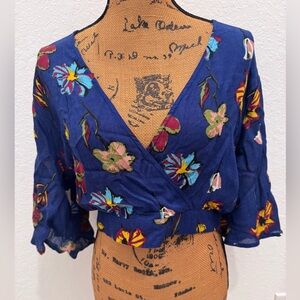 NWT True Destiny Blue Floral Crop Top Size Large